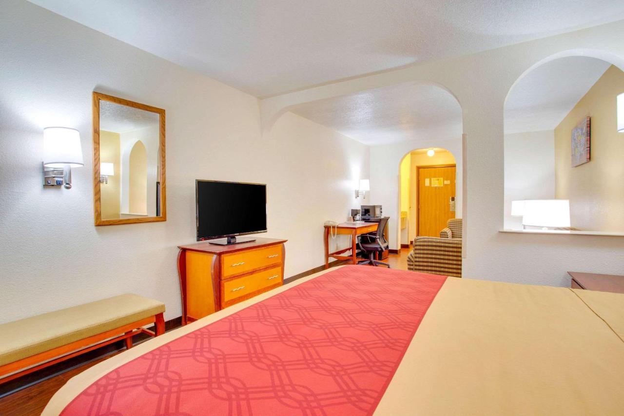 Econo Lodge Inn & Suites Albuquerque East I-40 Eubank Exit Extérieur photo